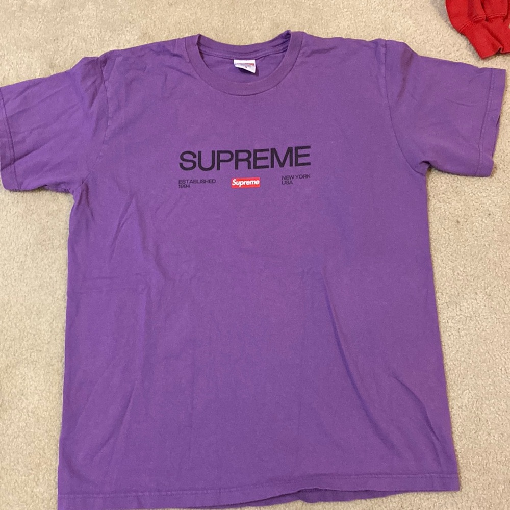 Supreme established in 1994 New York USA purple t-shirt.